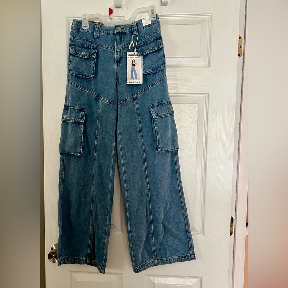 Low rise cargo jeans